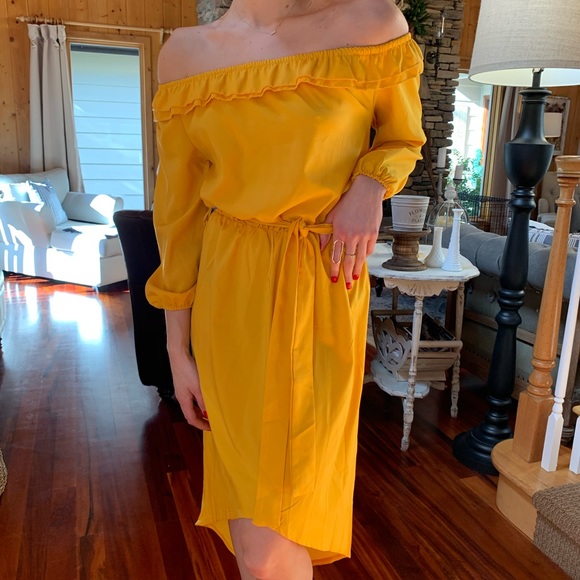 ✨ Romantic Ruffled Yellow Dress - Picture 2 of 5